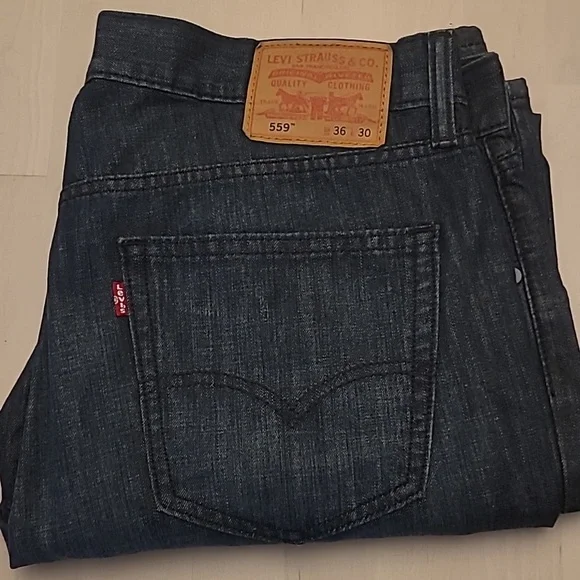 LIKE NEW Levi's 559 Relaxed Straight Medium Wash Mens Jeans - Picture 14 of 14